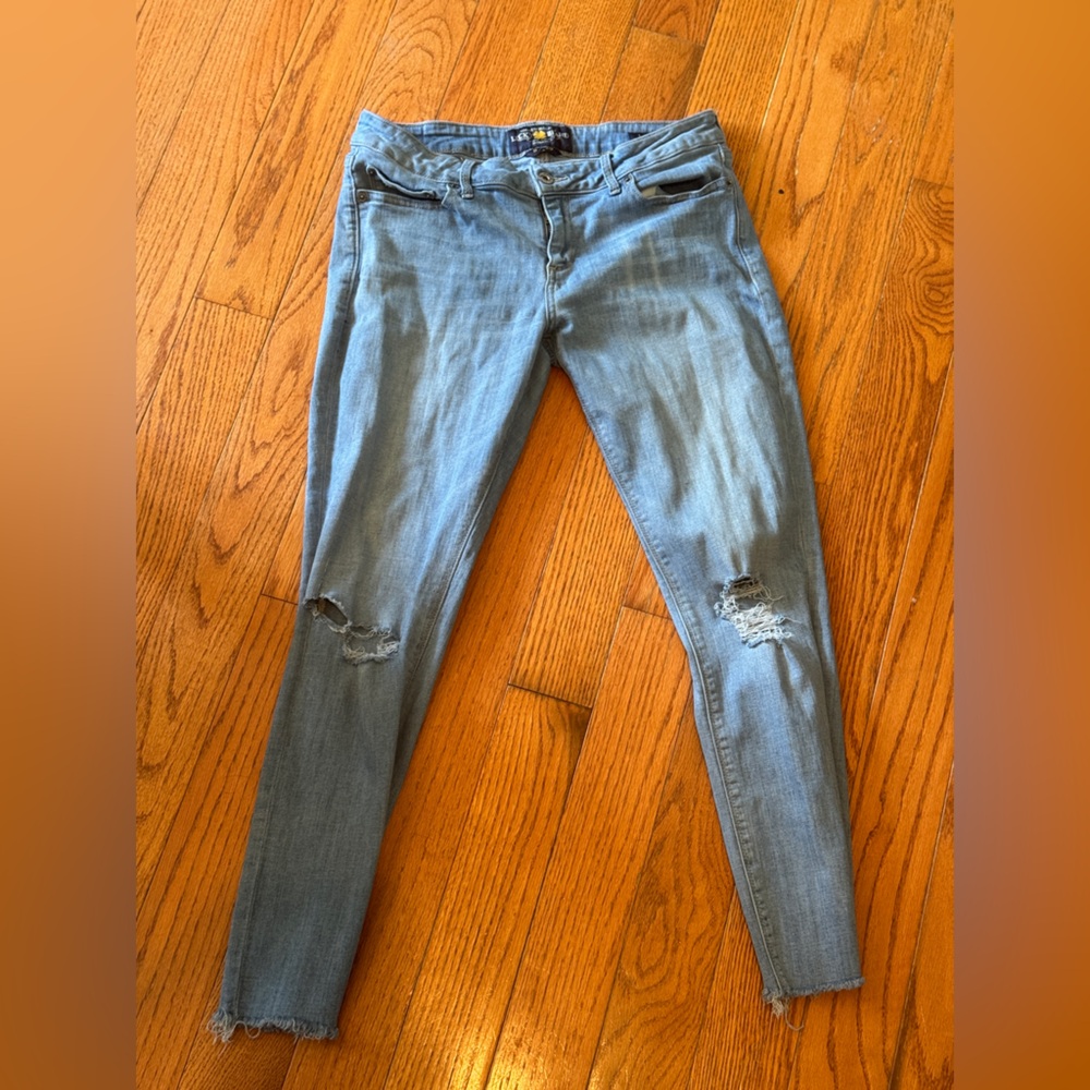 Lucky Brand Lolita Skinny- light wash & distressed w/ raw hem